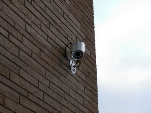 Видеонаблюдение для дачи. Пример установки уличной цилиндрической IP камеры видеонаблюдения