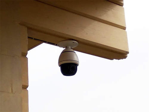 Видеонаблюдение для загородного дома. Пример установки купольной IP PTZ камеры видеонаблюдения