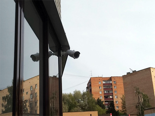 Видеонаблюдение для офиса. Пример монтажа уличной цилиндрической IP камеры видеонаблюдения